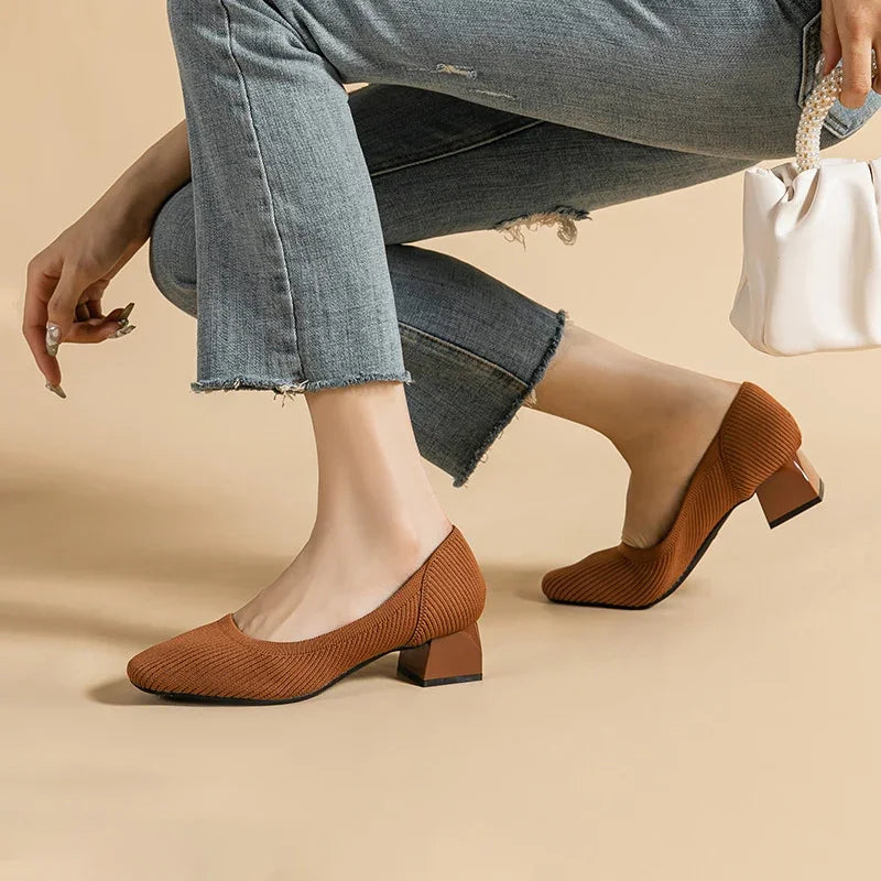 Miss Isadora Pump Retro – Escarpin Rétro à Talon Bloc Élégant et Confortable