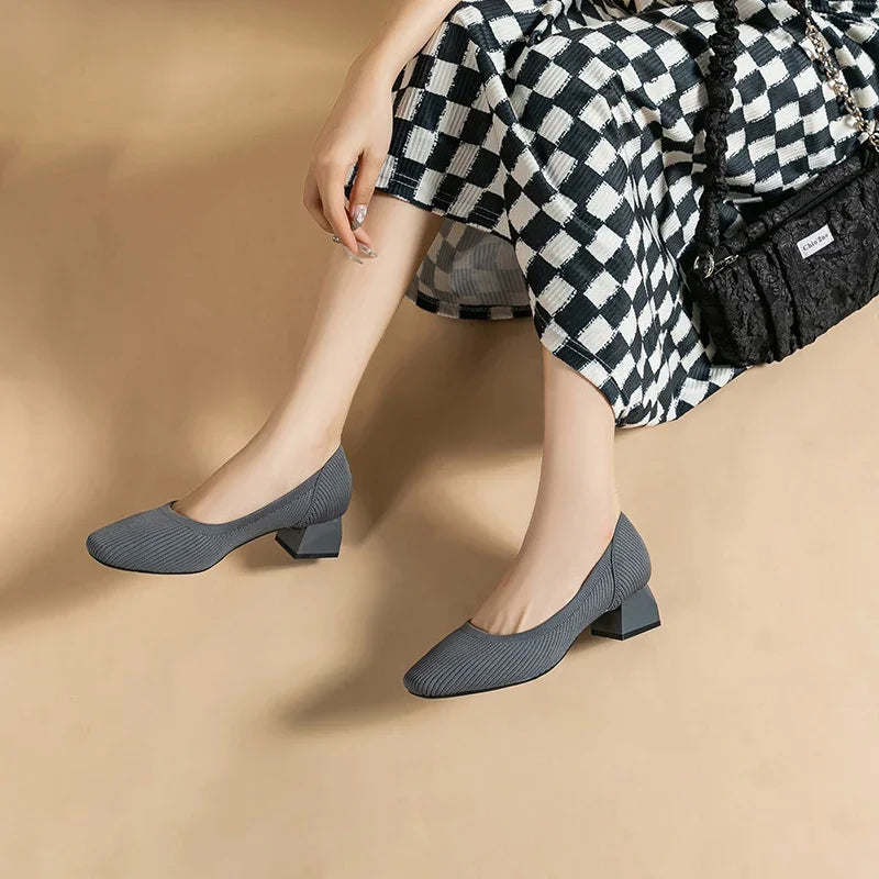 Miss Isadora Pump Retro – Escarpin Rétro à Talon Bloc Élégant et Confortable