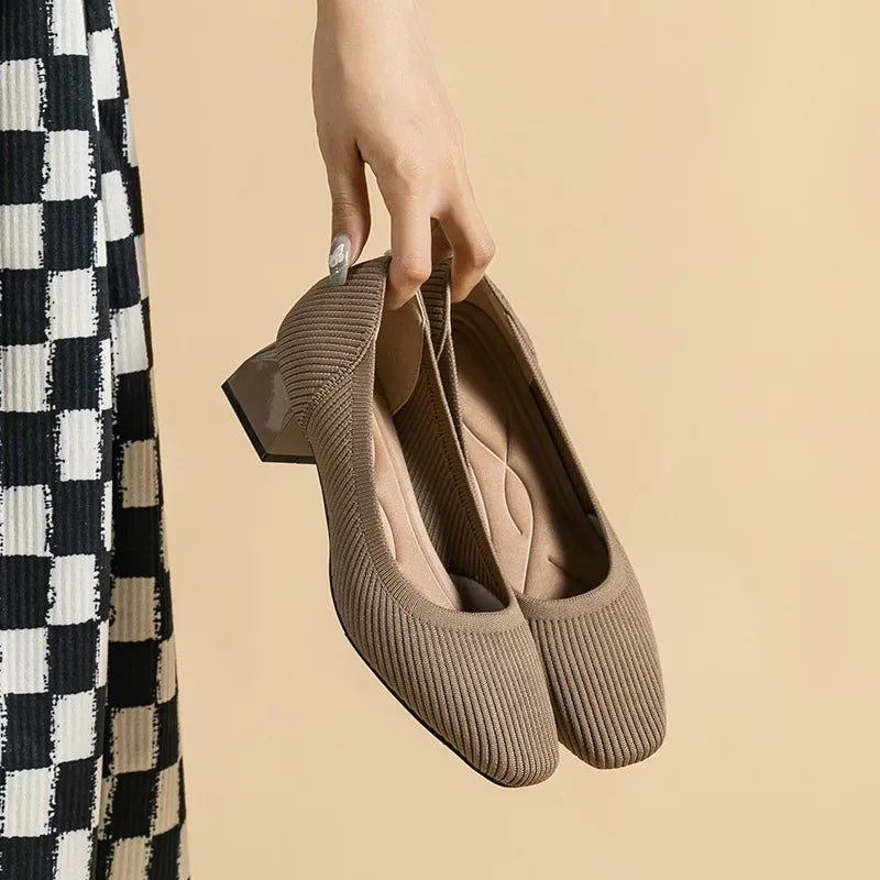 Miss Isadora Pump Retro – Escarpin Rétro à Talon Bloc Élégant et Confortable