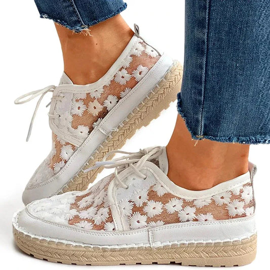 Kelly - Chaussure style tennis brodée, très fraîche et élégante